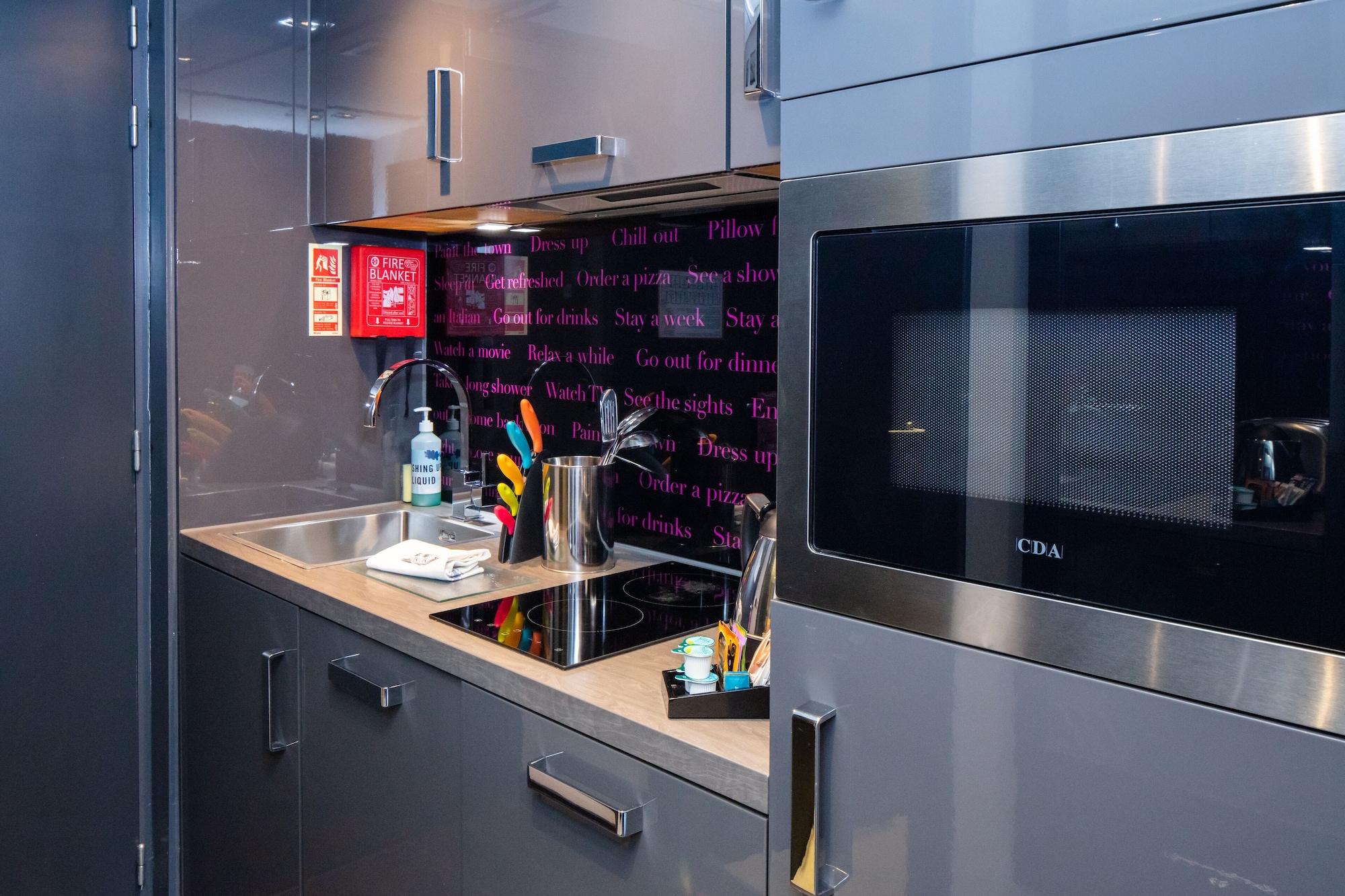 Roomzzz Nottingham City Екстериор снимка